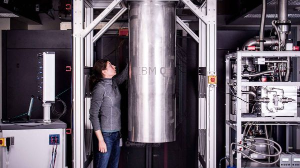 资料图片：IBM公司研发的量子技术设备