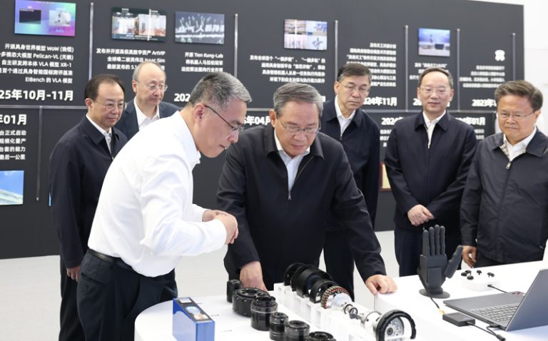 李强调研北京强调：AI与先进制造深度融合推动仓储物流智能化升级